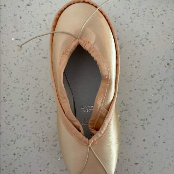 Freed of London Studio Professional Pointe Shoes - Picture 2 of 2